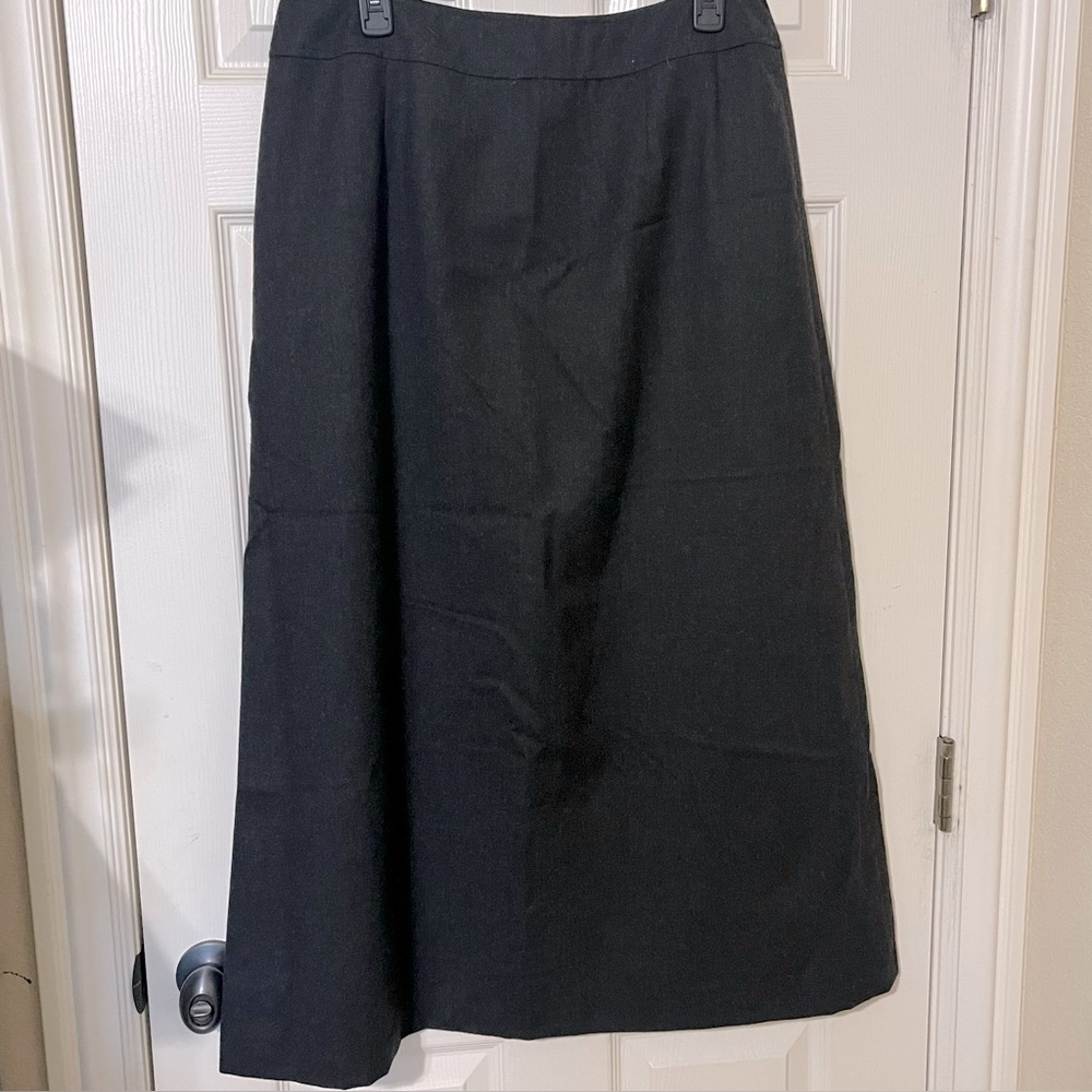 Talbots 100% wool dark gray skirt, lined size 14 made in the USA